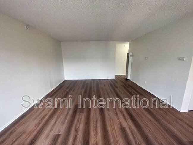 Foto del edificio - 1303 W 107th St