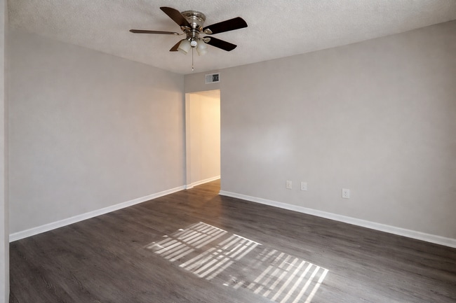 Interior Photo - Heritage Oaks @ Navco