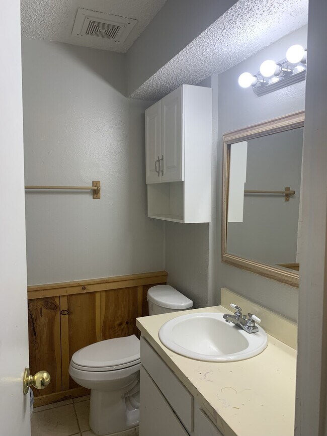 Building Photo - WoodCreek Apartments