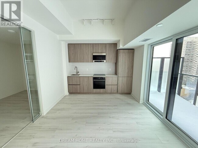 Photo du bâtiment - 120 Broadway Ave