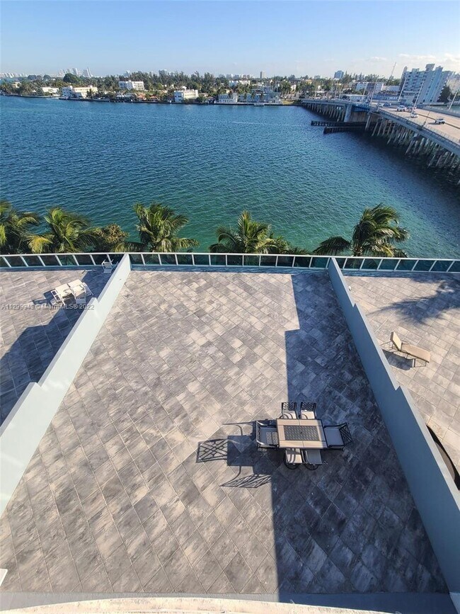 Foto del edificio - 1881 79th Street Causeway