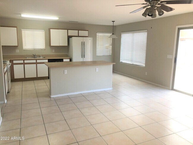 Foto del edificio - 8324 W Catalina Dr
