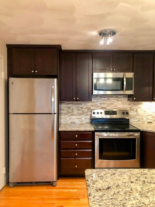 Kitchen - 1105 Lexington St