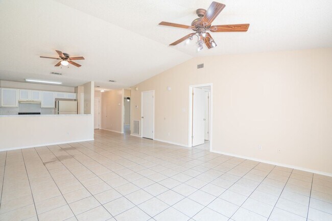 Foto del edificio - 1307 Lily Ln