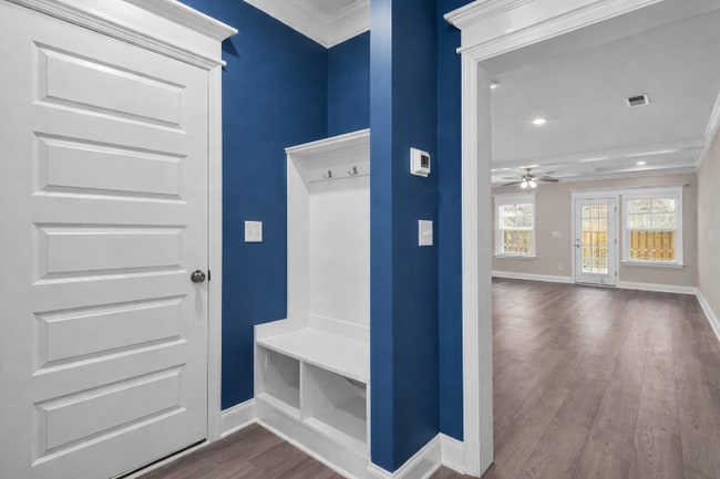 Building Photo - 1080 Linsmore Ave