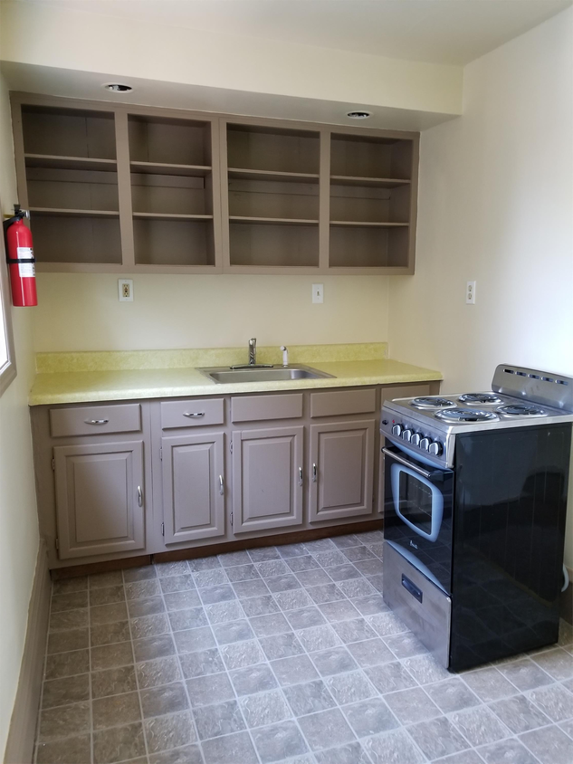 Primary Photo - 23 E Ridge St