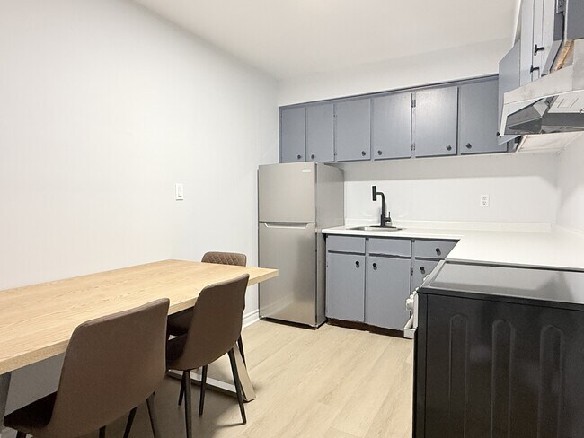 Photo du bâtiment - 1980 Wyandotte St W