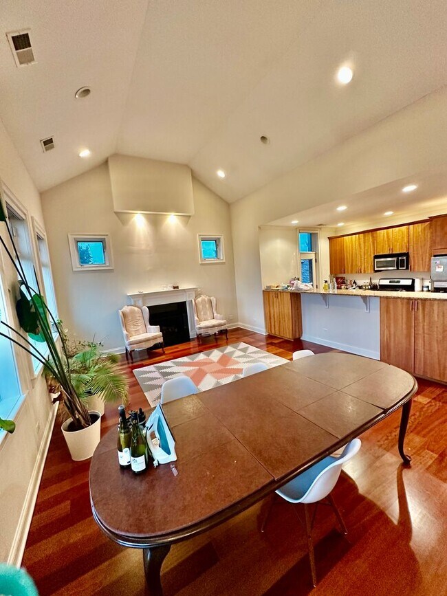 Foto del edificio - INCREDIBLE HUGE LUXURY CONDO LAKEVIEW/SOUT...