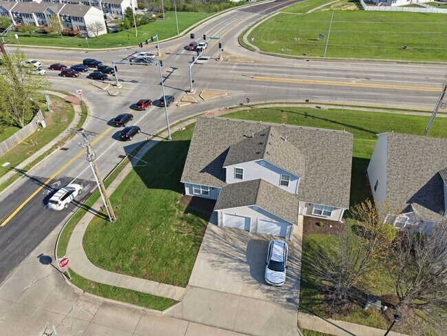 Building Photo - 2401-2403-2403 Northampton Dr