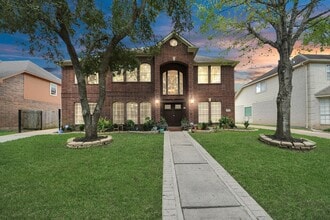 Building Photo - 922 Bayhill Dr