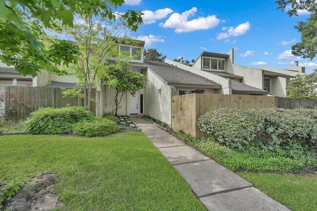 Foto del edificio - 12311 Glenview Dr