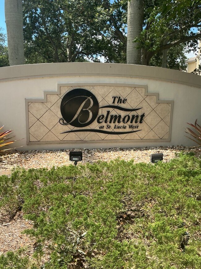 Foto del edificio - 168 SW Peacock Blvd
