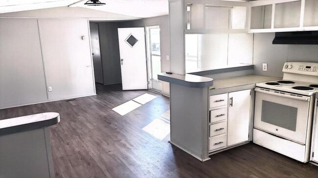Foto del edificio - 834 N Main St