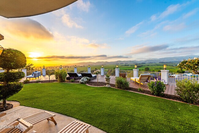 Foto del edificio - 1074 Deseo Ave