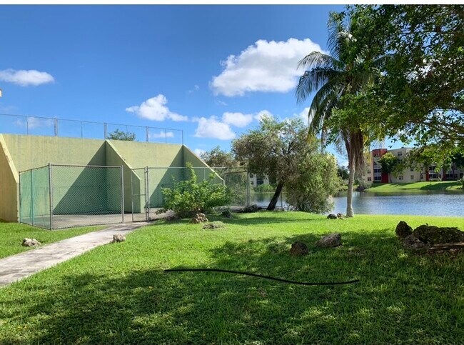 Foto del edificio - 1350 SW 122nd Ave