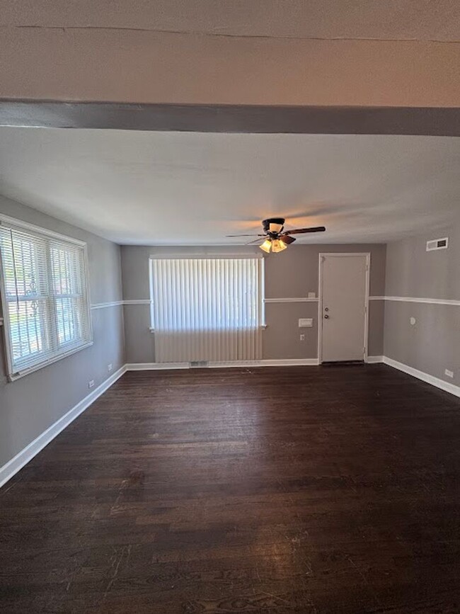 Building Photo - Newly Renovated 4-bed 1-bath - In Unit Lau...