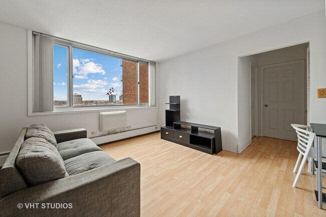 Foto del edificio - 2144 N Lincoln Park W