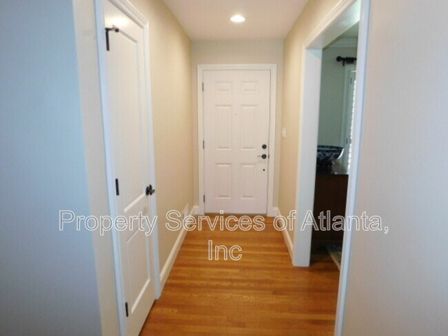 Building Photo - 5805 Pine Brook Rd NE