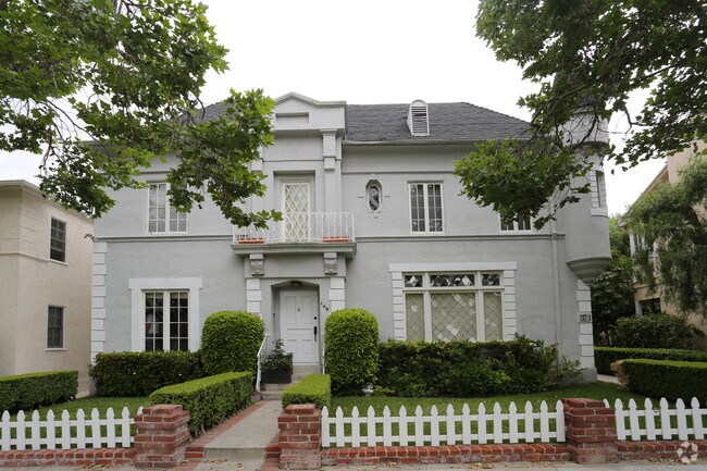 Foto del edificio - 149 S Bedford Dr