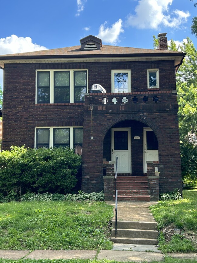 Building Photo - 7110 Amherst Ave