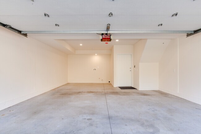 Building Photo - 13839 Victory Blvd