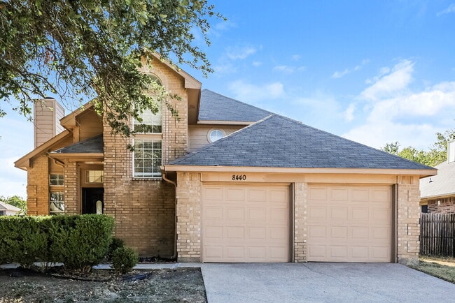 Building Photo - 8440 Auburn Dr