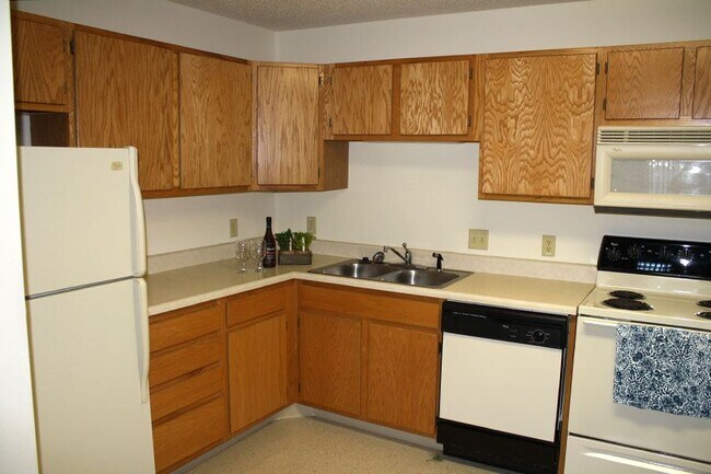 Foto del edificio - Meadow Lake of Clear Lake Apartments