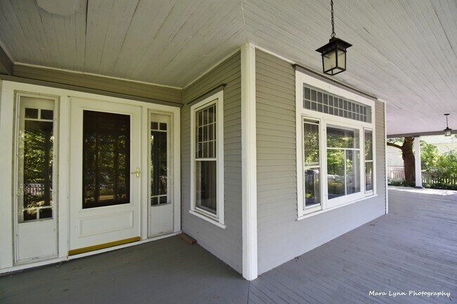 Building Photo - 40w514 IL-64