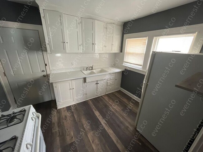 Building Photo - 4117 Vermaas Ave