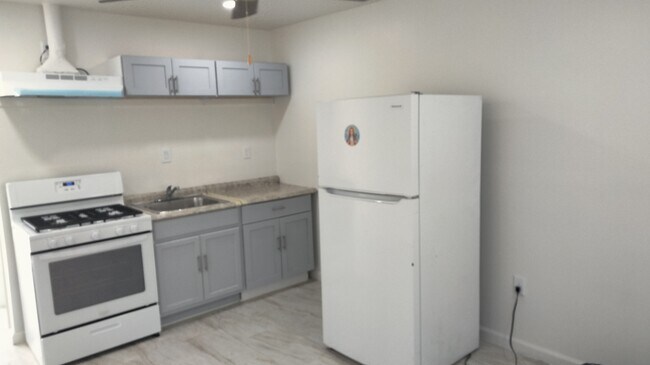 Building Photo - 3938 N Bonita St