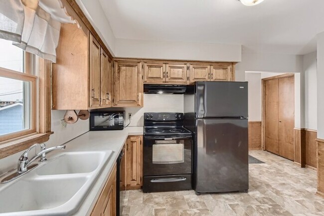 Building Photo - 416 S Olive St, Waconia, MN, 55387