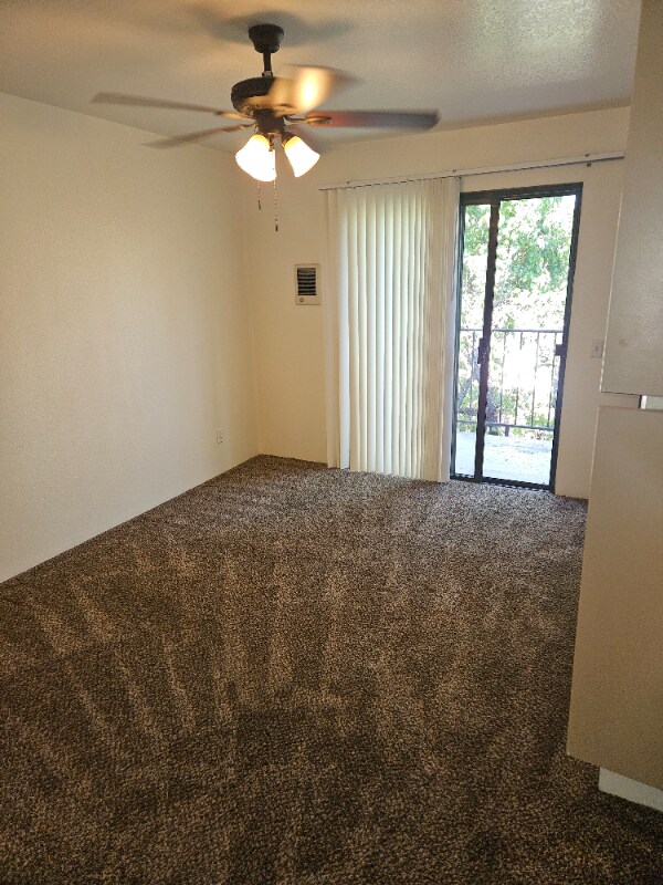 Foto del edificio - 1141 Persimmon Ave