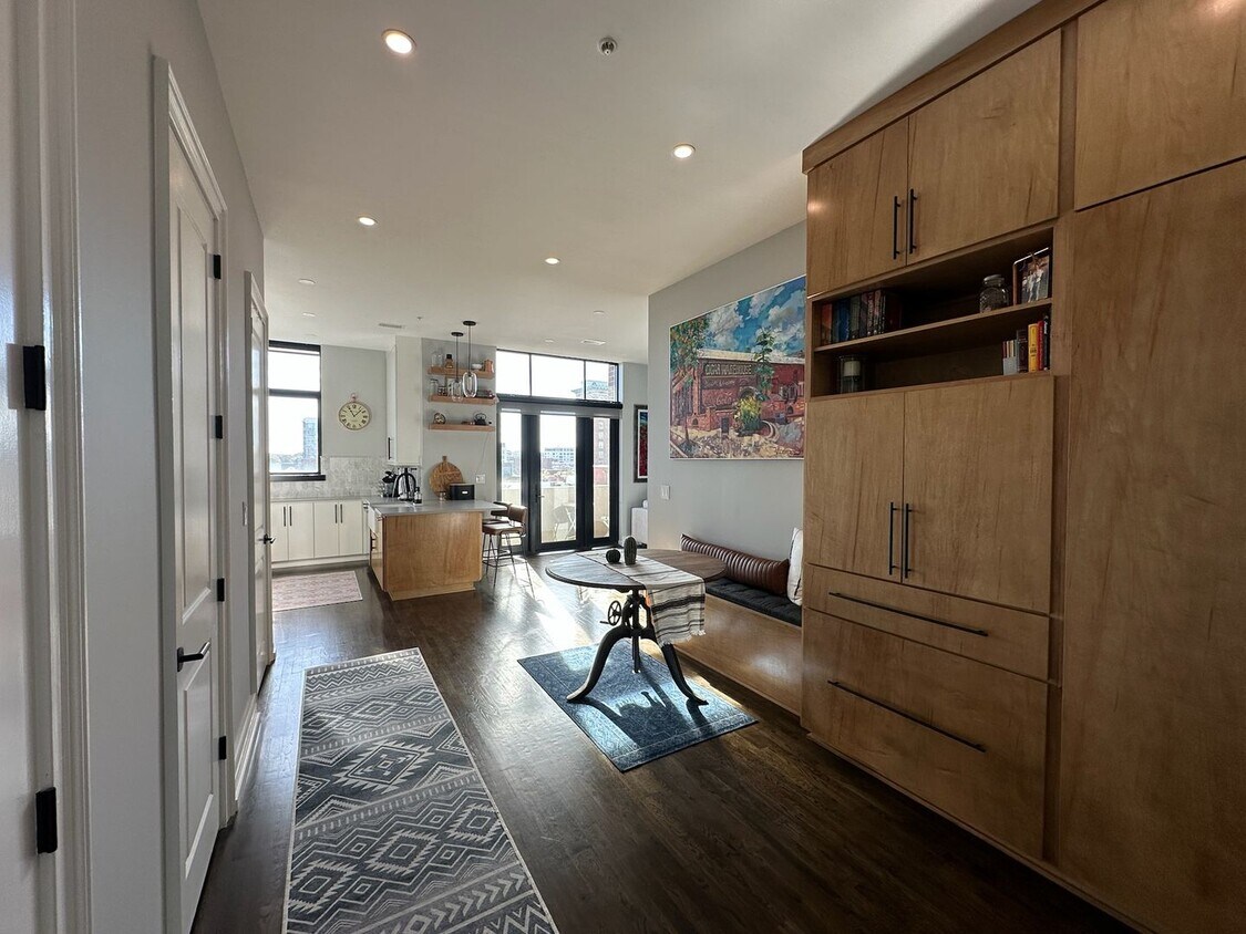 Foto principal - Beautiful 1 Bedroom 1.5 Bath Condo in down...
