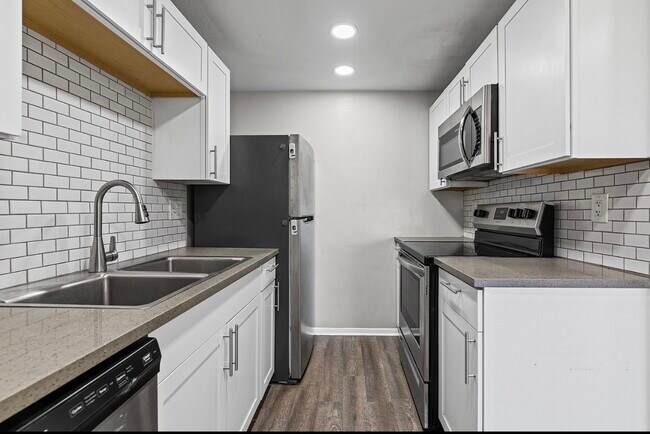 Foto del edificio - 1713 N Whitney Rd