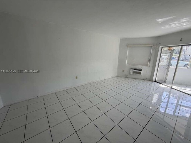 Building Photo - 1663 NE Miami Gardens Dr