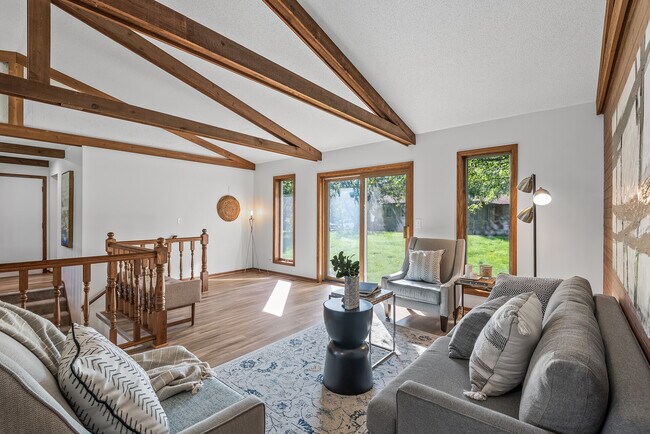 Foto del edificio - 833 Tyrol Ln