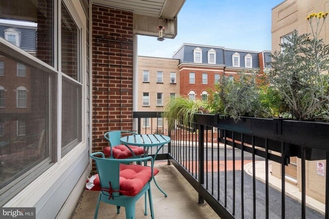 Building Photo - 2414 19th St NW
