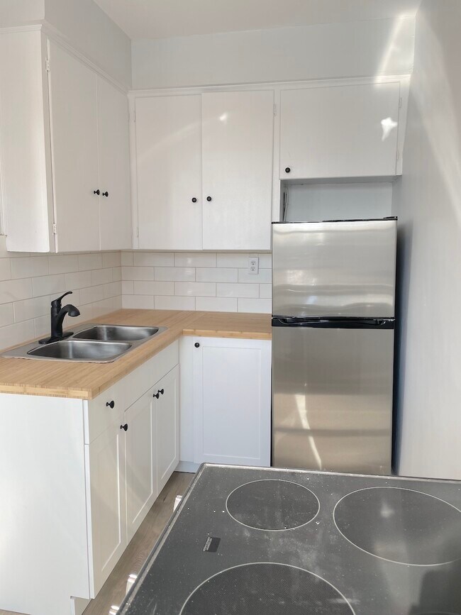 Photo du bâtiment - 74 Hanna St W