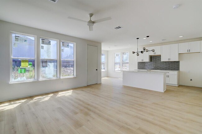 Foto del edificio - 1273 W Tidwell Rd
