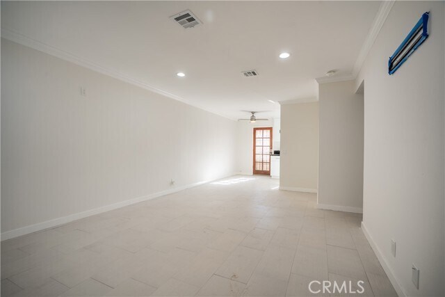 Foto del edificio - 38478 Larkin Ave