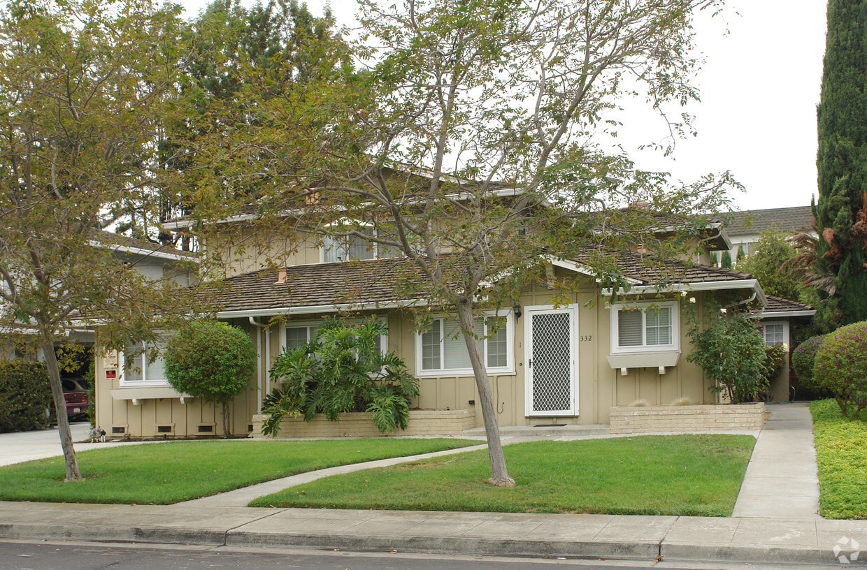 Building Photo - 332 Carriage Dr