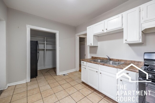 Foto del edificio - 6304 N Oakley Ave