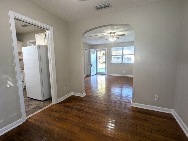 Building Photo - 5112 Quan Dr