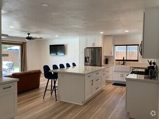 Building Photo - 3514 Hacienda Dr