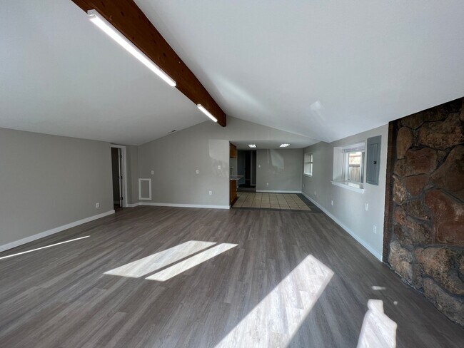 Foto del edificio - Non-Refundable & Security Deposit Total: $1800.00