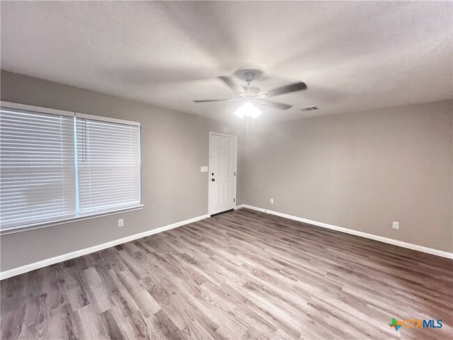 Building Photo - 238 Alves Ln
