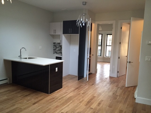 Primary Photo - 449 Bainbridge St