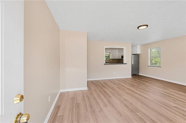Building Photo - 200 Tanglewood Dr