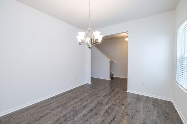 Foto del edificio - EAUTIFUL NEW 3 Bedroom Townhome in Bonterr...
