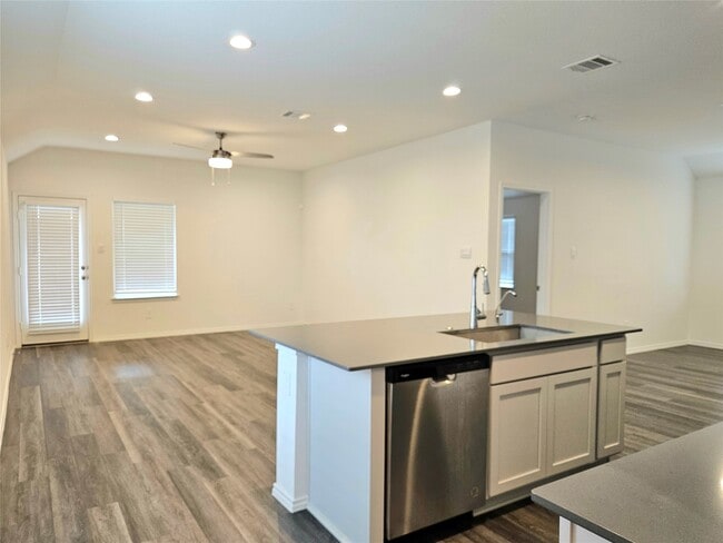 Building Photo - 4901 Pismo Ray Dr